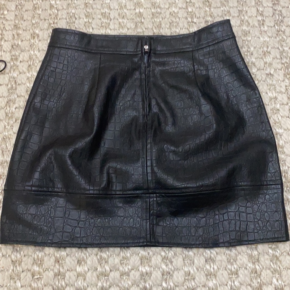 Skies are blue croc leather skirt - Picture 3 of 4